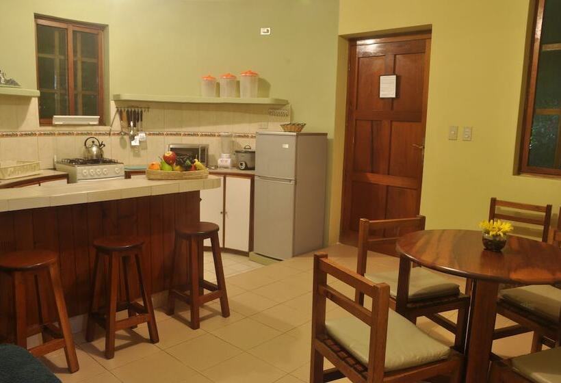 בית מלון כפרי Punta Sal Bungalows