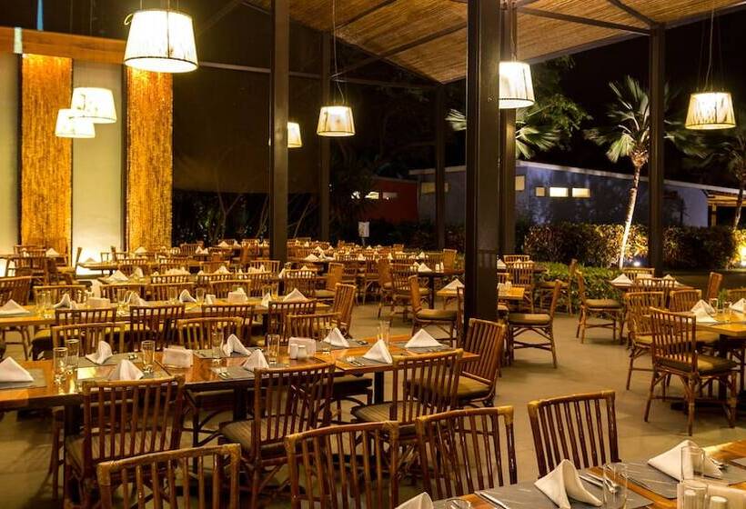 בית מלון כפרי Punta Sal Suites & Bungalows Resort