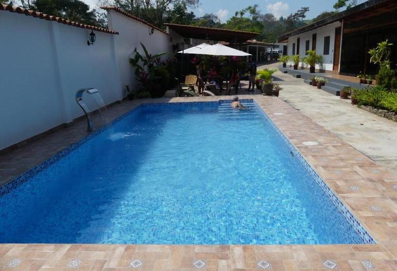 ホテル Qasikay Selva Lodge