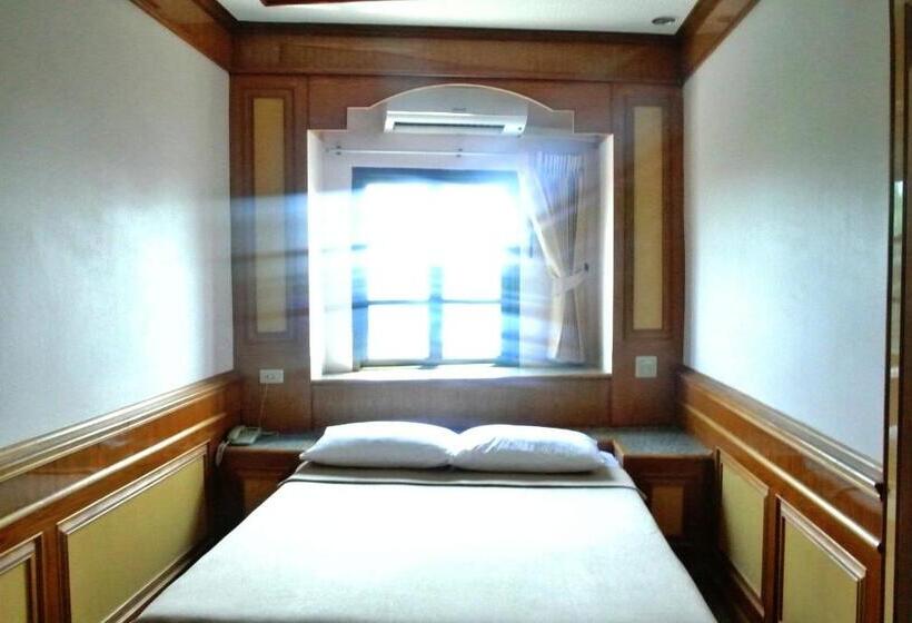 فندق Rose Garden