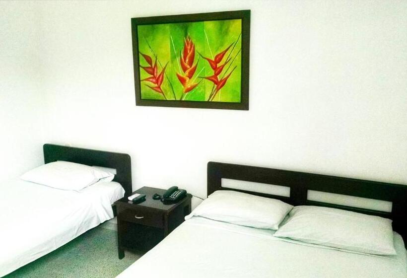 בית מלון כפרי Tropical