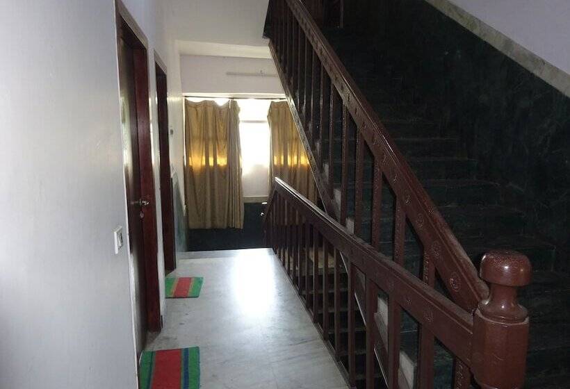 בית מלון כפרי Utsav