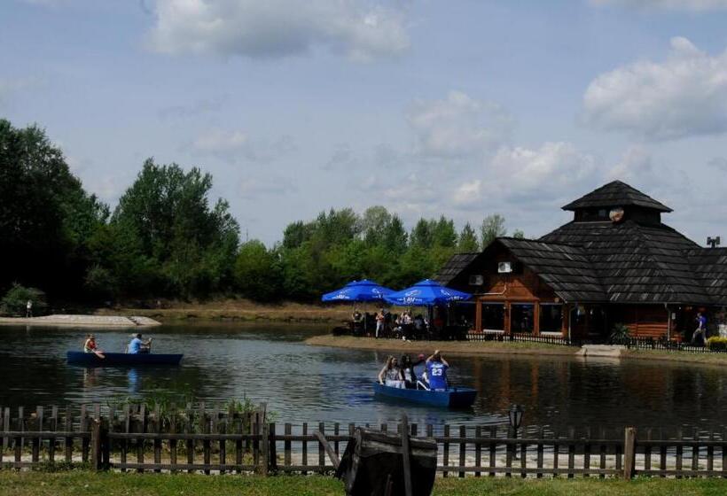 استراحتگاه Etno Selo Moravski Konaci