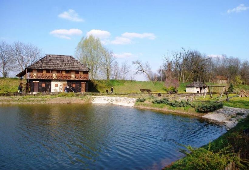 استراحتگاه Etno Selo Moravski Konaci