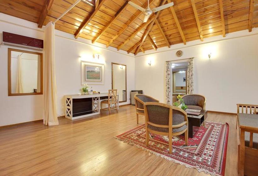 אתר נופש Neelesh Inn  A Luxury Lake View Hotel  20 Kms From Nainital