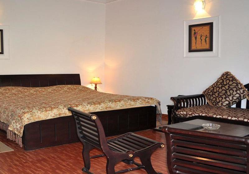 אתר נופש Neelesh Inn  A Luxury Lake View Hotel  20 Kms From Nainital