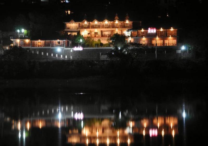 אתר נופש Neelesh Inn  A Luxury Lake View Hotel  20 Kms From Nainital