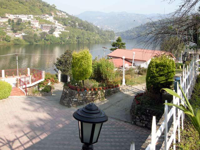 אתר נופש Neelesh Inn  A Luxury Lake View Hotel  20 Kms From Nainital