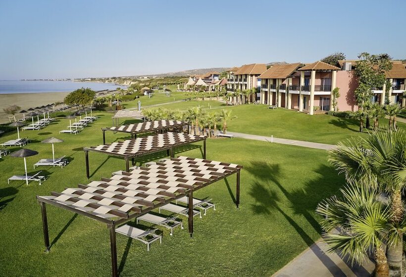 אתר נופש Robinson Cyprus