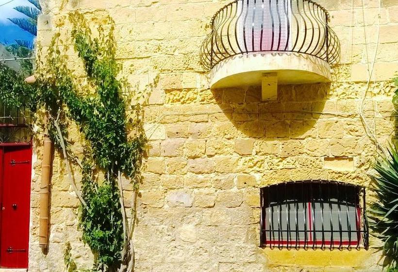 تختخواب و صبحانه Shanti Ghar Gozo