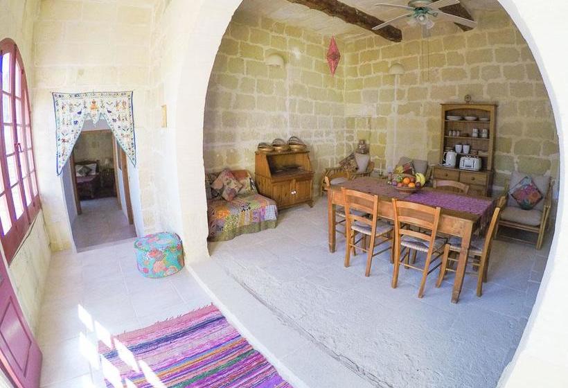 تختخواب و صبحانه Shanti Ghar Gozo