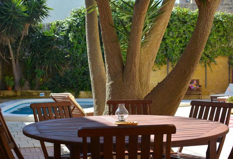 تختخواب و صبحانه Shanti Ghar Gozo