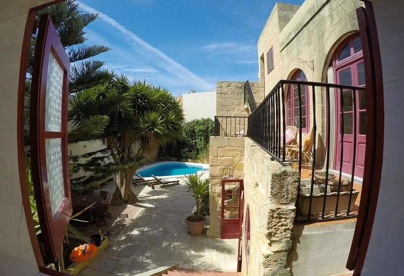 تختخواب و صبحانه Shanti Ghar Gozo