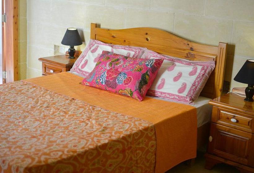 تختخواب و صبحانه Shanti Ghar Gozo