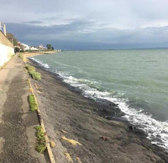 Southend Airport Bed & Breakfast