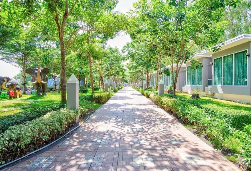 Thaiasia Goldensea Resort