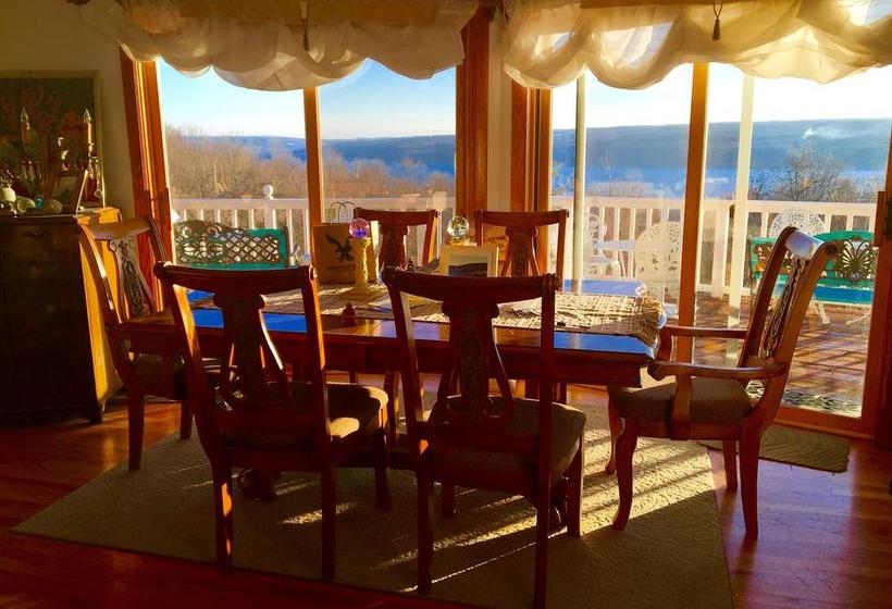 A Cayuga Lakefront Inn   Hotel Alt, Ithaca New York