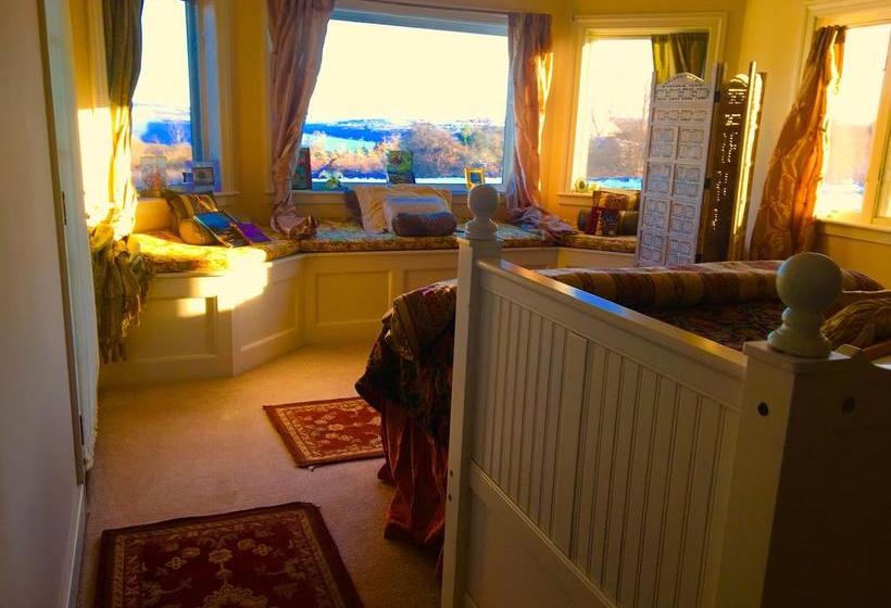 A Cayuga Lakefront Inn   Hotel Alt, Ithaca New York