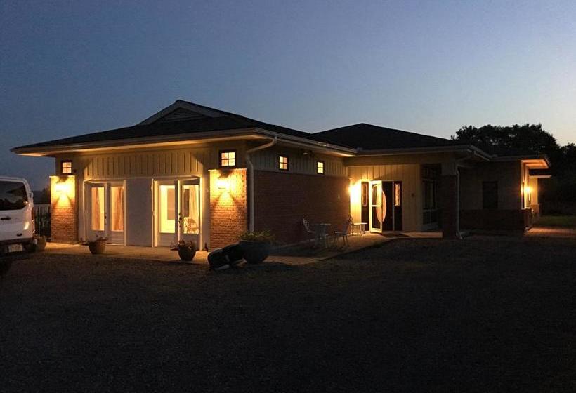 A Cayuga Lakefront Inn   Hotel Alt, Ithaca New York