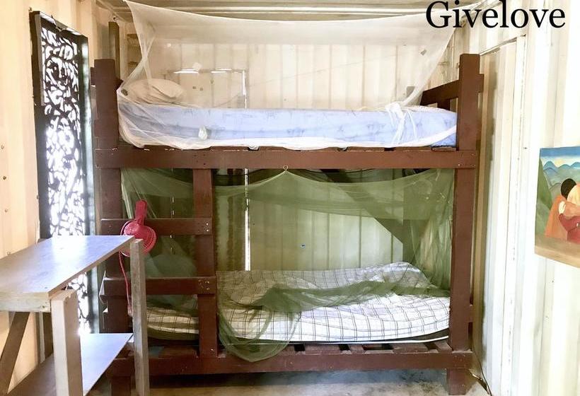 הוסטל Haiti Communitere