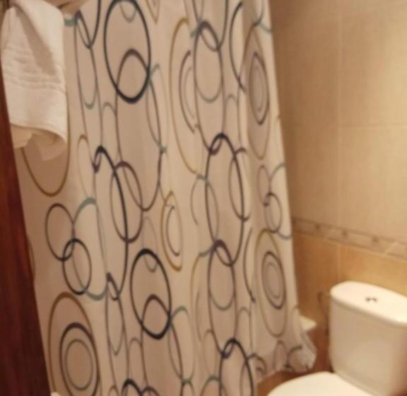 הוסטל Hostal Restaurante Raton