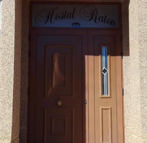 הוסטל Hostal Restaurante Raton
