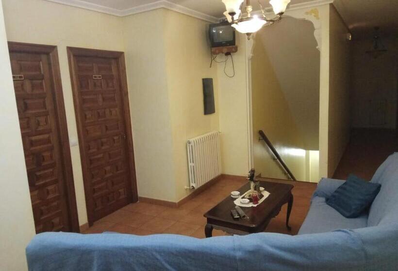 הוסטל Hostal Restaurante Raton