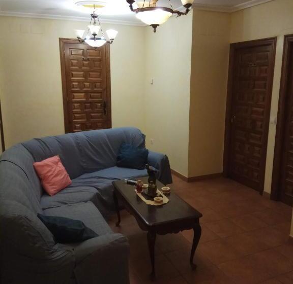 הוסטל Hostal Restaurante Raton