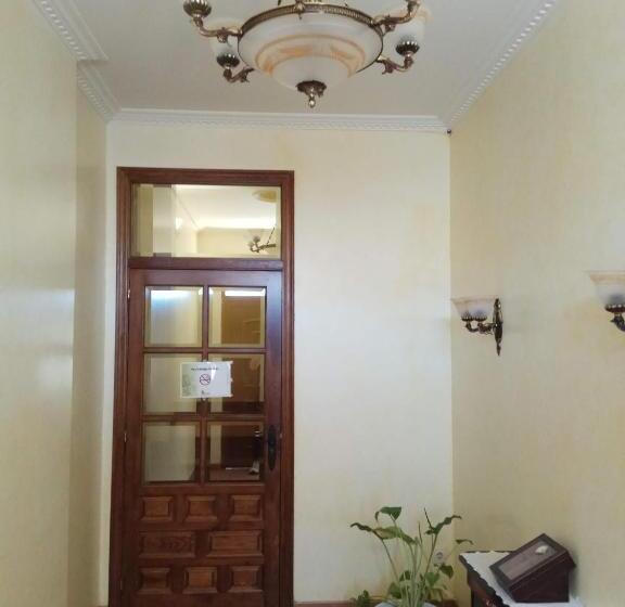 הוסטל Hostal Restaurante Raton