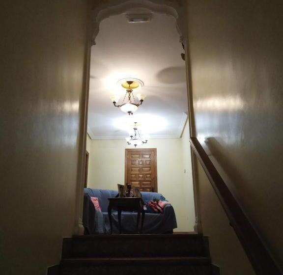 הוסטל Hostal Restaurante Raton