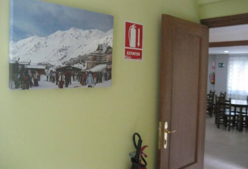 Albergue Turístico Rio Aragon