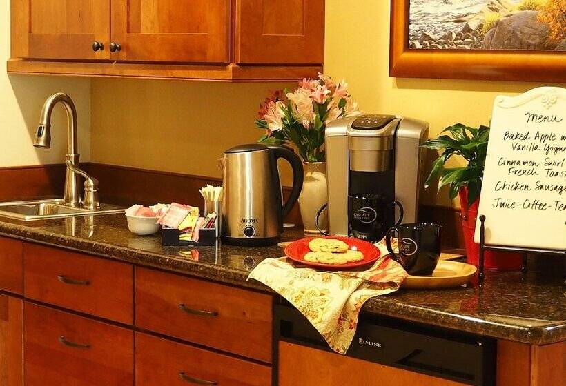 مبيت وإفطار Cascade Valley Inn