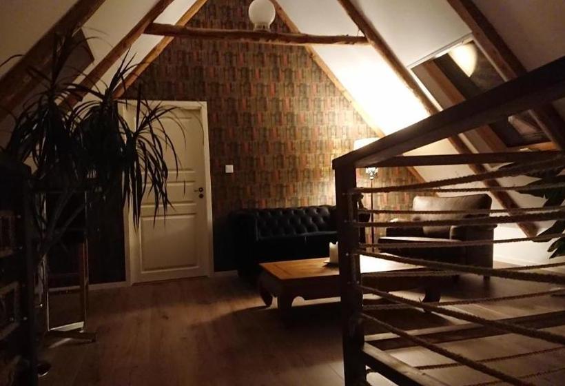 ベッドアンドブレックファースト Gården Mellan Slotten