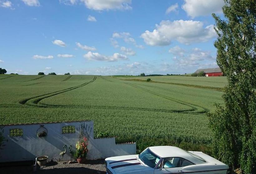 ベッドアンドブレックファースト Gården Mellan Slotten