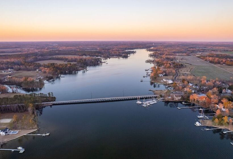 مبيت وإفطار The Inn On Bath Creek