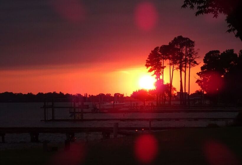 مبيت وإفطار The Inn On Bath Creek