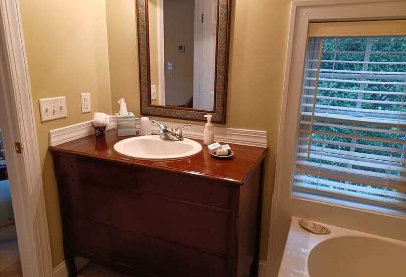 مبيت وإفطار The Inn On Bath Creek