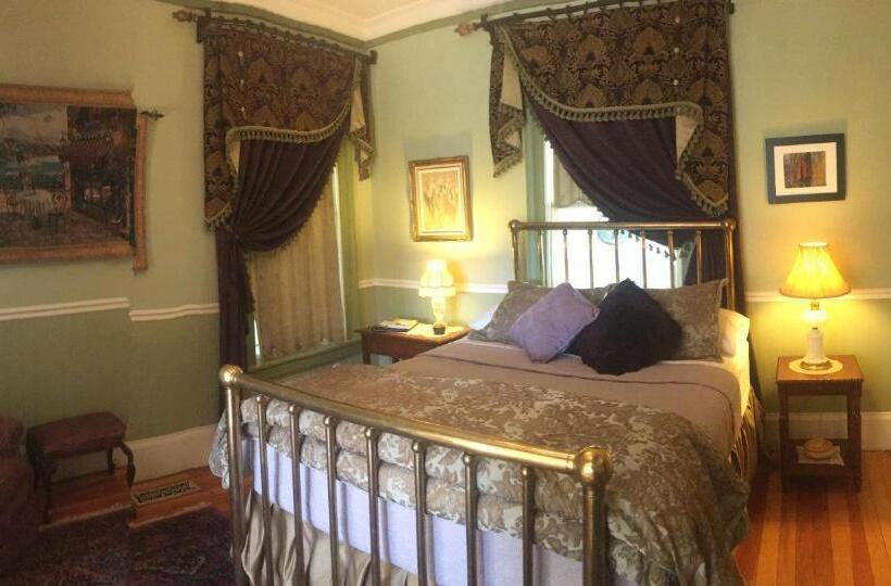 Bed and Breakfast The Whitmore Inn