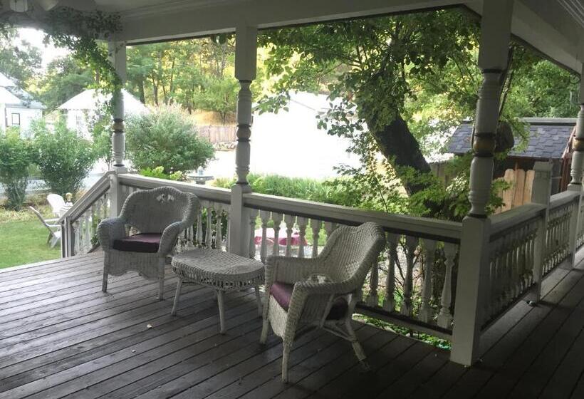 Bed and Breakfast The Whitmore Inn