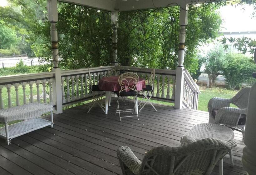 Bed and Breakfast The Whitmore Inn