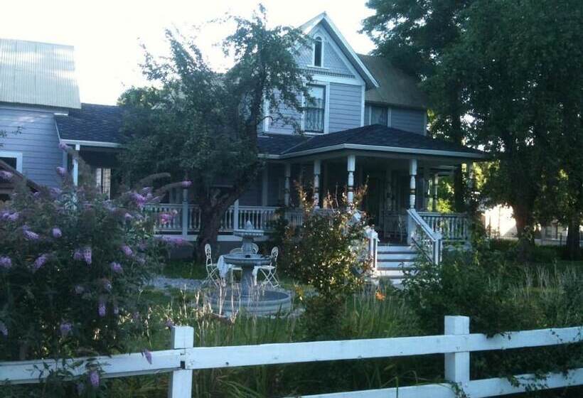 Bed and Breakfast The Whitmore Inn