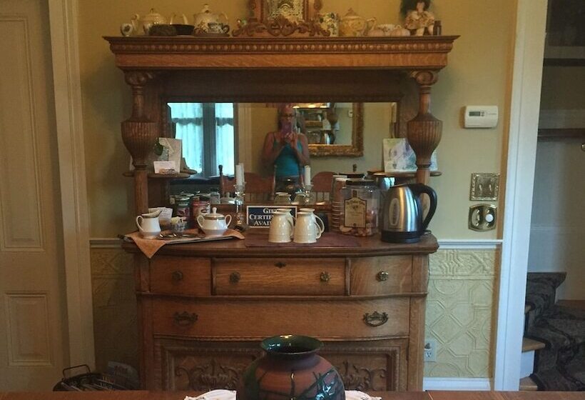 Bed and Breakfast The Whitmore Inn