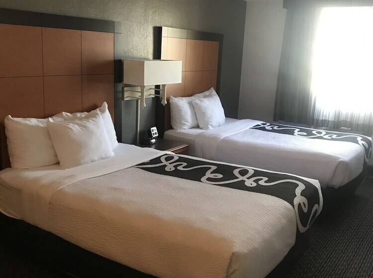 Crest Motel