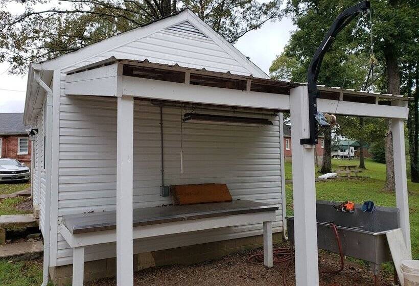 Early American Motel