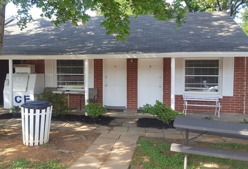 Early American Motel