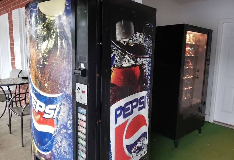 Early American Motel