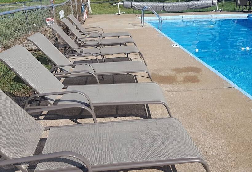 Early American Motel