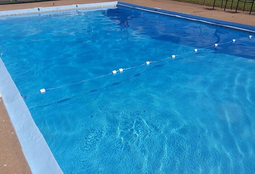 Early American Motel