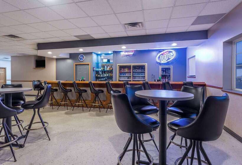 ホテル Americinn By Wyndham Boscobel