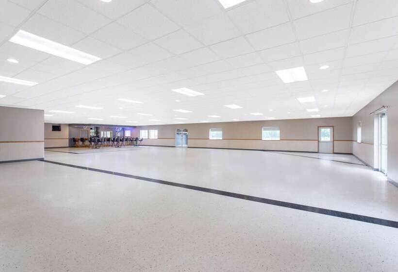 ホテル Americinn By Wyndham Boscobel